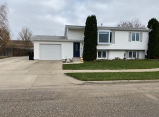 2316 17th Cir W, Williston, ND 58801