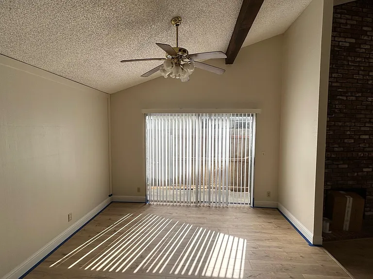 1710 Avondale Ave — Photo 4