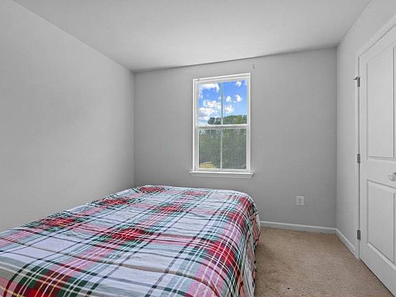5th image of 77 Goldspire Dr