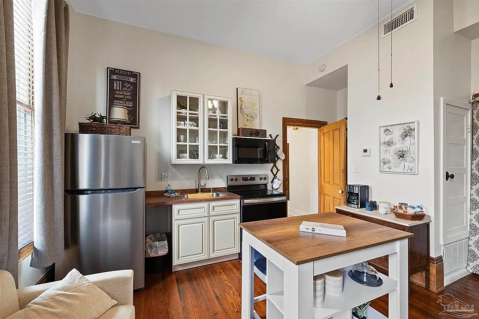 1 bed, 900 sqft, $2,400 — Photo 4
