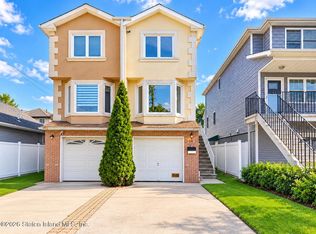 170 Moreland St, Staten Island, NY 10306