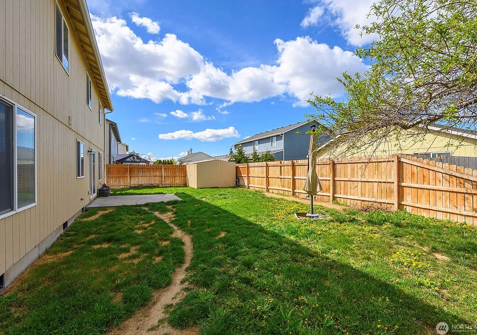 5 bedroom 2.5 bath house — Photo 3