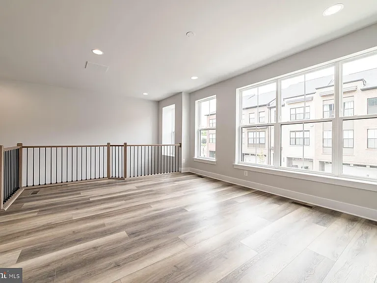 6227 Almerico Pl — Photo 24