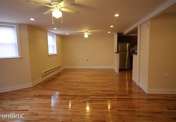 2nd image of 1115 W Oakdale Ave #3470847