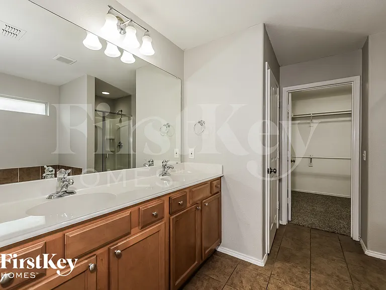 4500 Chris Dr — Photo 13