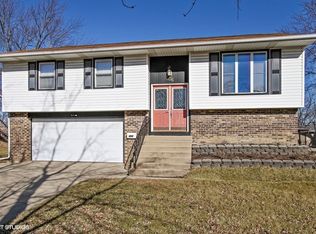 306 Brunswick Ct, Streamwood, IL