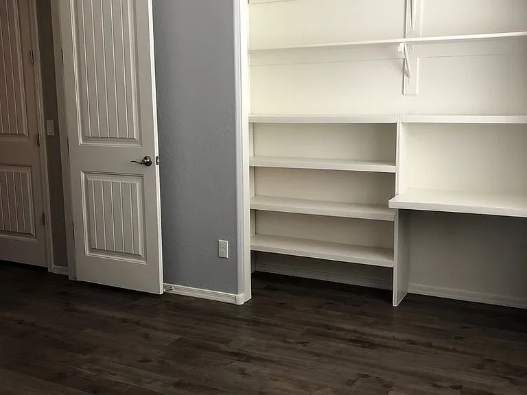 4668 N Salem Pl — Photo 15