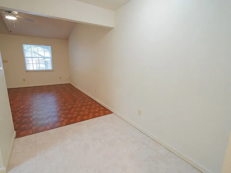 2335 Parrot Ln — Photo 5