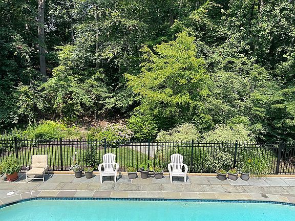 5th image of 3912 Bentwood Ct