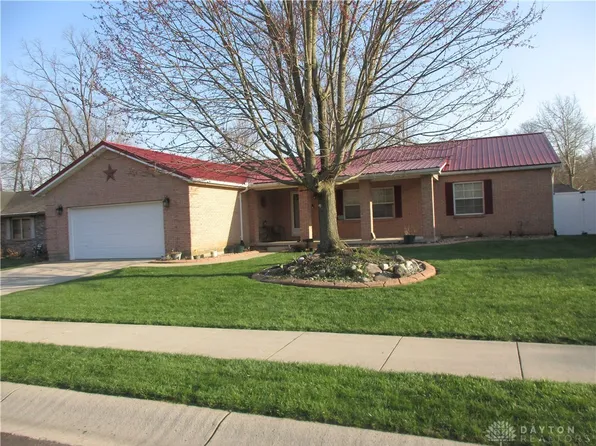 204 Esther Dr, Lewisburg, OH 45338