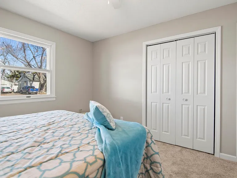 114 E Spruce St — Photo 12