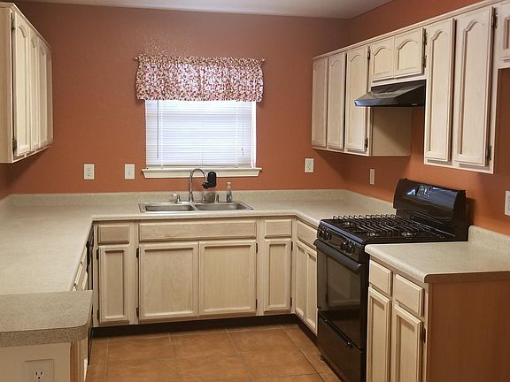 4th image of 608 Esmeralda Armendariz Ave