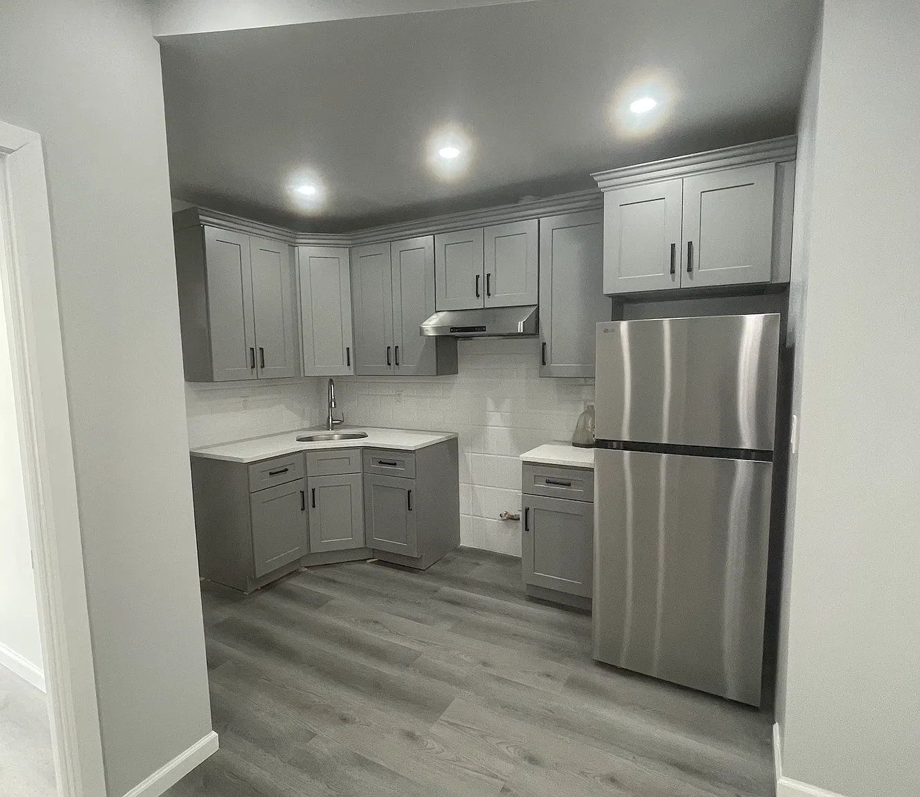 4 bed, 1100 sqft, $3,999 — Photo 2