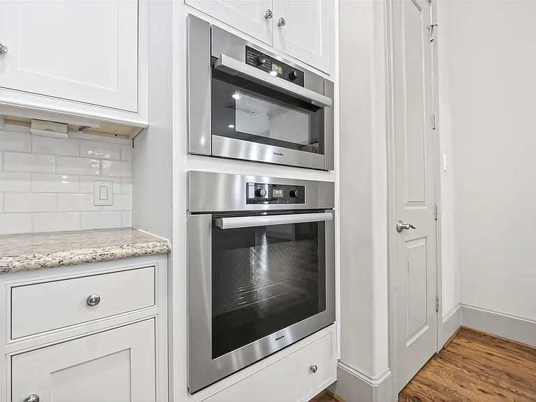 308 W Bell St — Photo 18