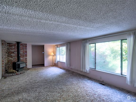 3rd image of 9647 Glory Drive SE