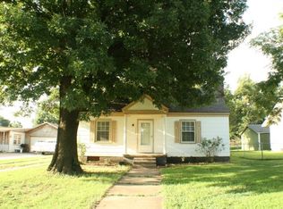 722 Maple St, Perry, OK 73077