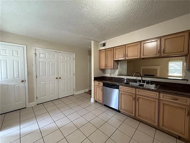 131 Kingspoint Blvd — Photo 4