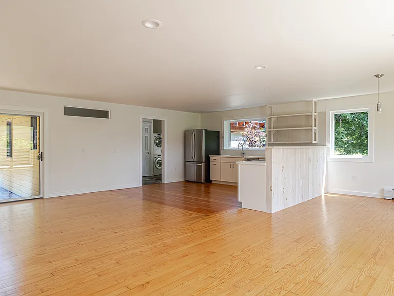 776 Mitchell St — Photo 8