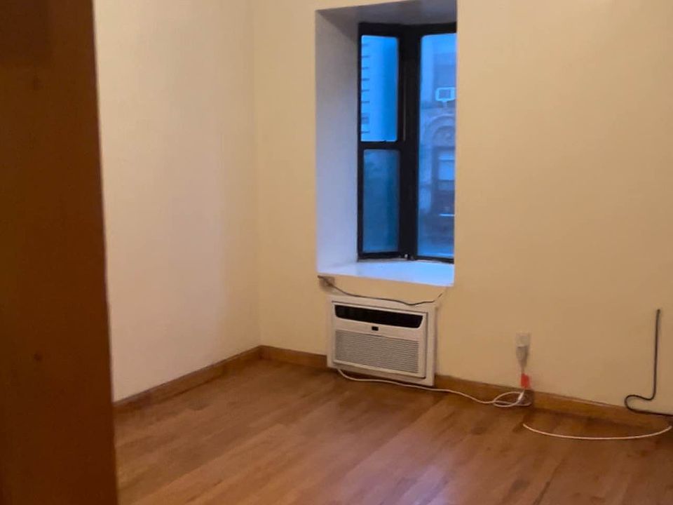 2nd image of 68 Hester St #6