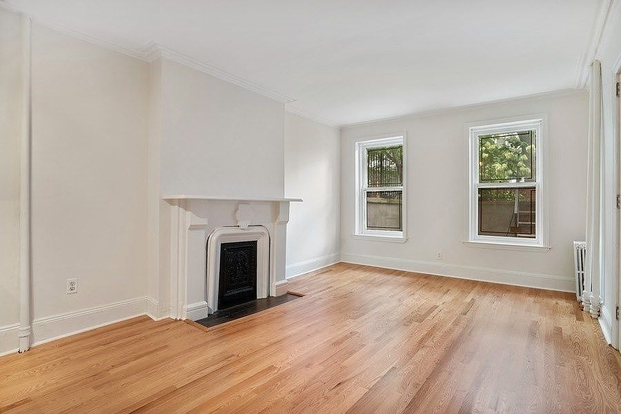 2nd image of 628 Vanderbilt St #1