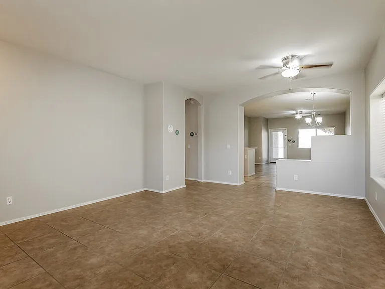 11702 W Jackson St — Photo 4