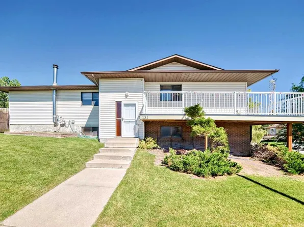 131 S Ranchlands Ct NW, Calgary, AB T3G 1N8