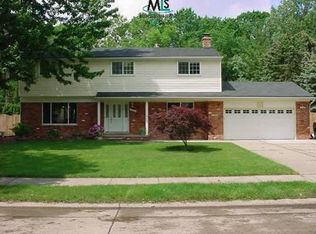398 Paragon Dr, Troy, MI 48098