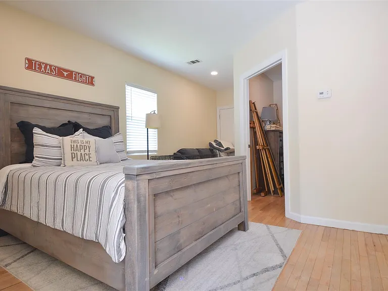 219 W 30th St #1A — Photo 19