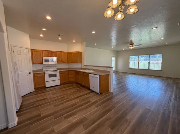 519 W Harvest Ln, Washington, UT 84780
