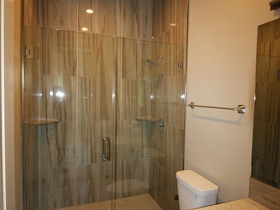 3rd image of 616 Russell Dr