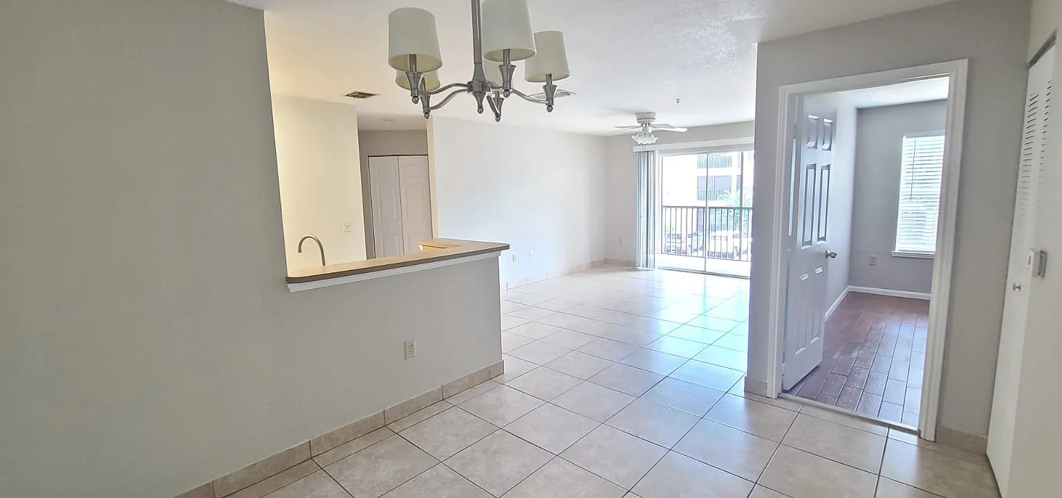 3 bed, 1162 sqft, $1,950 — Photo 4