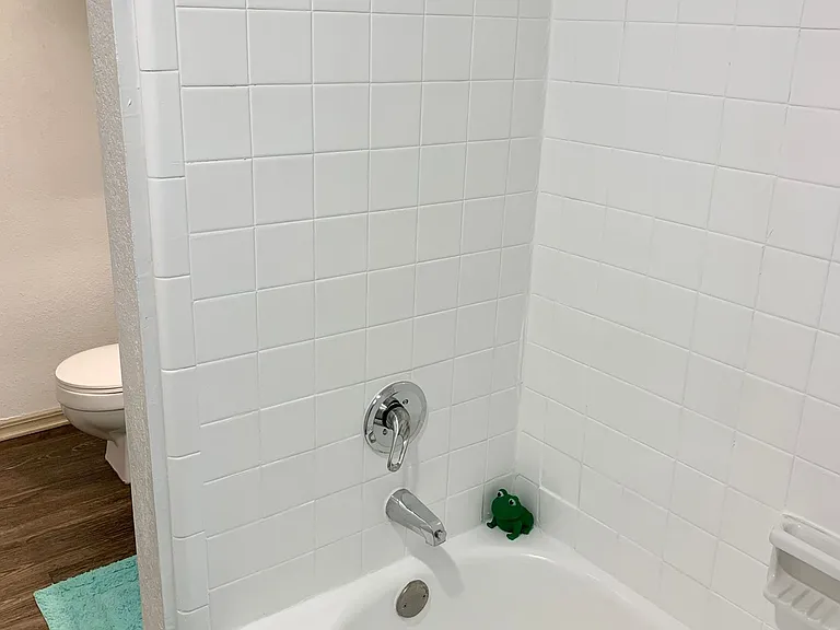 Quail Hollow Apartments — Photo 34