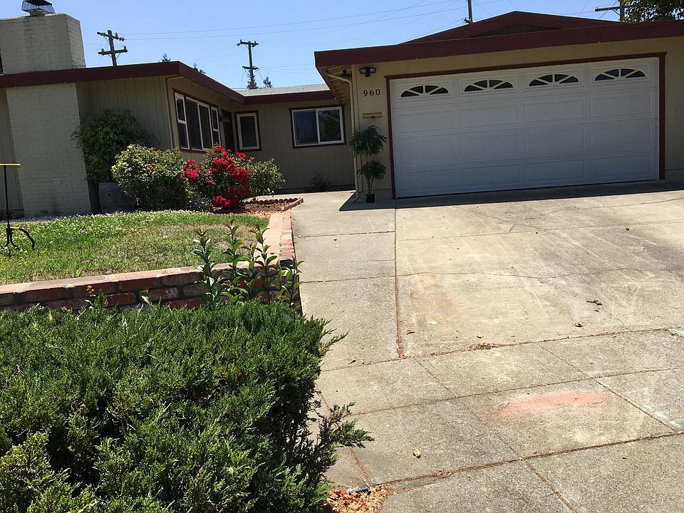 1st image of 960 Planetree Pl