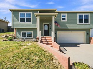 1406 Sutter Woods Rd, Junction City, KS 66441