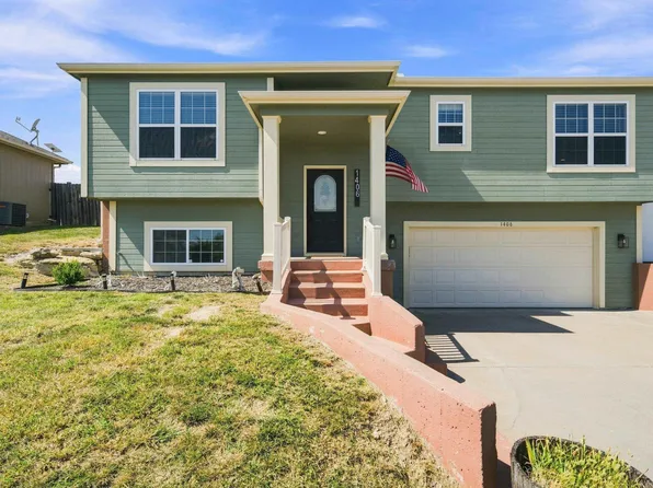 1406 Sutter Woods Rd, Junction City, KS 66441