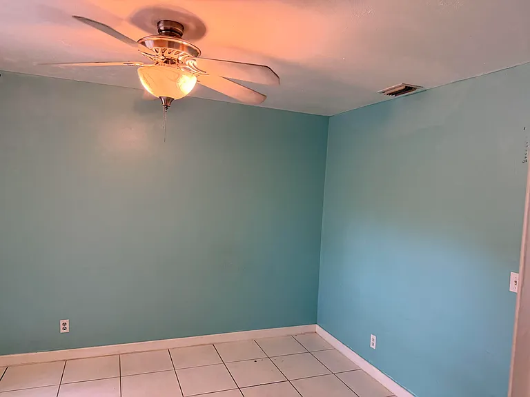 6082 Wauconda Way E — Photo 17