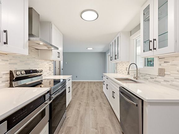 5th image of 1133 SE Harlow Pl