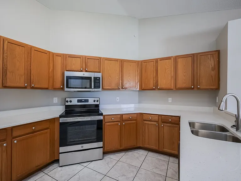 916 Alsace Dr — Photo 6