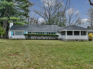 8 Schelling Ter, Pompton Plains, NJ 07444