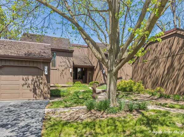 329 N Woodview Rd #C, Barrington, IL 60010