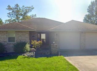 821 Helen Dr, Wapakoneta, OH 45895