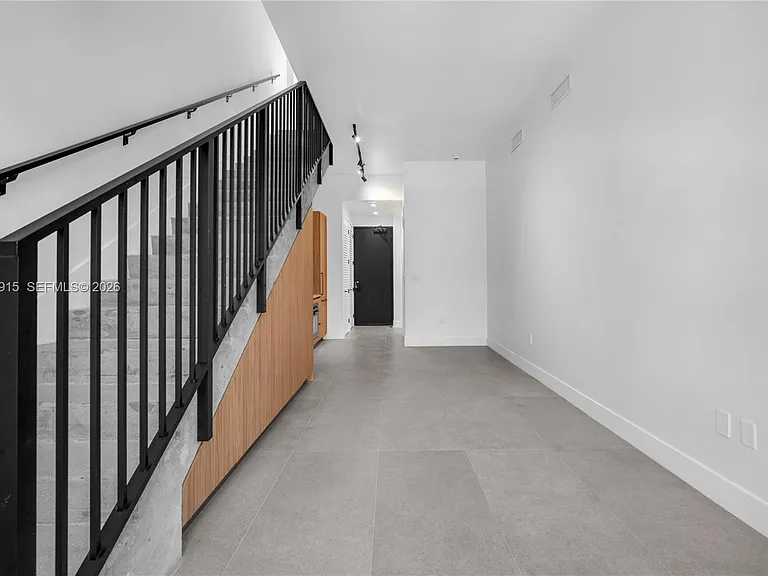 91 NW 27th St #503 — Photo 12