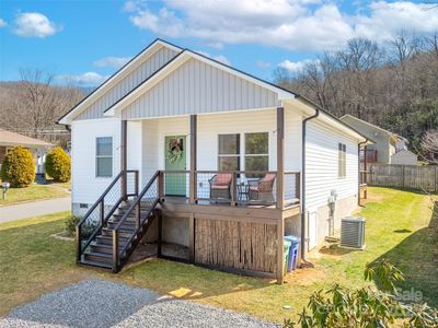 2 Half Moon Dr, Swannanoa, NC, 28778