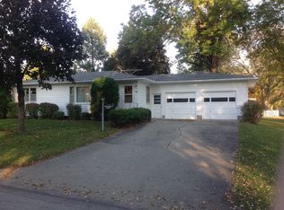 832 3rd St, Kalona, IA 52247