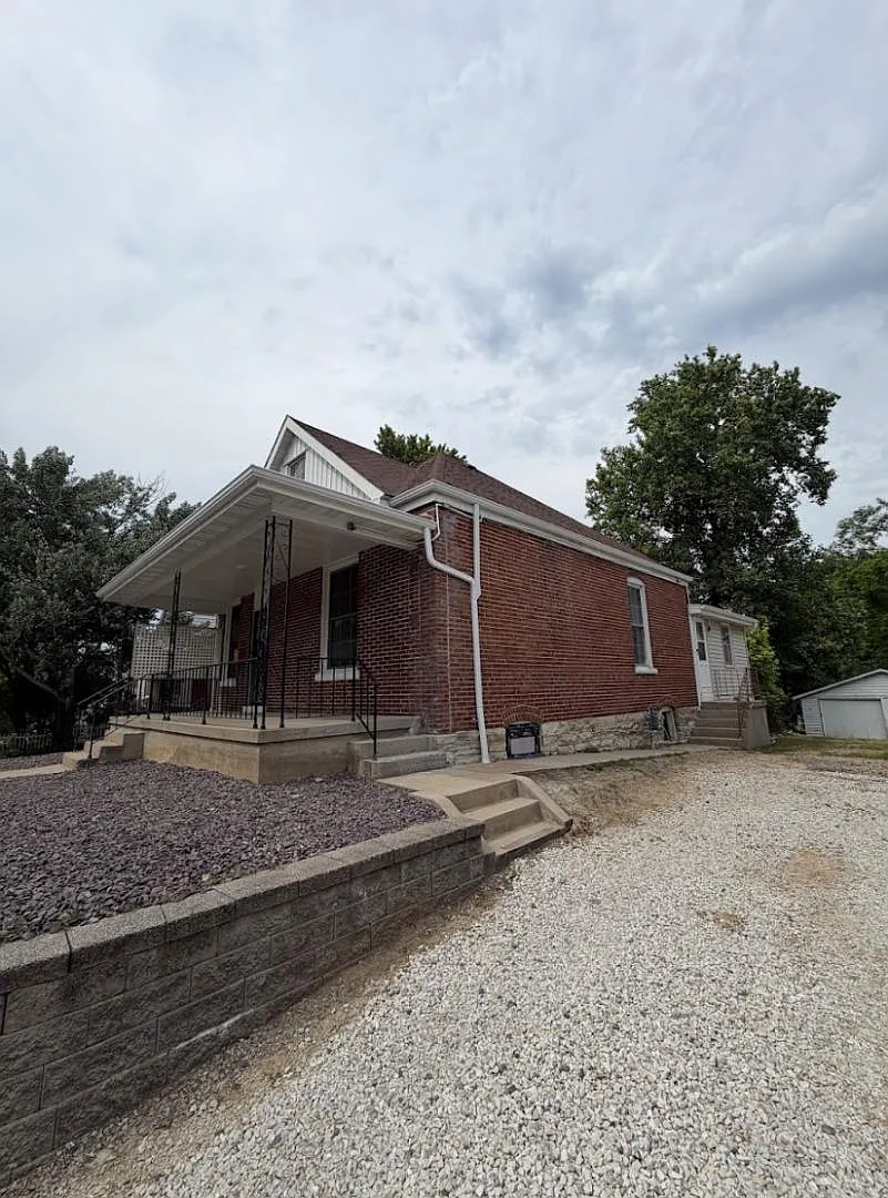 Property Photo - 1117 E McCarty St