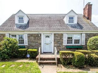 603 7th St S, Garden City, NY 11530