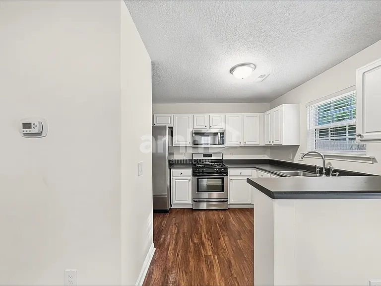 8836 Laurel Run Dr — Photo 4