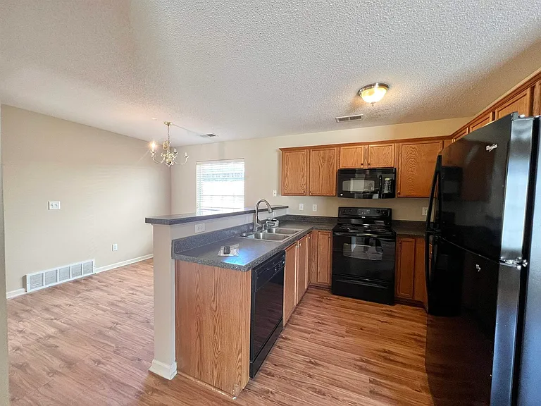 1507 Pemberton Ln — Photo 1