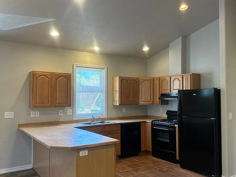Tumalo Ave, 245 NW - 00245-TUMA-00 — Photo 9