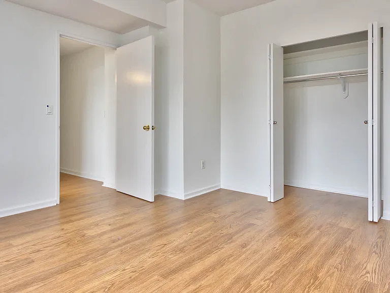 180 Riverside Blvd #510 — Photo 51